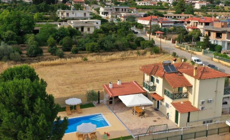 Family Cozy Villa with Swimming Pool (24)